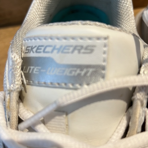Skechers White Air Cooled Memory Foam Ladies Sneakers Size 8.5 - Picture 2 of 5